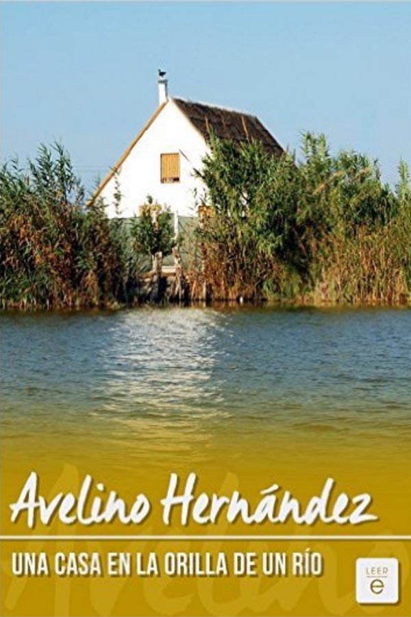 Una casa en la orilla de un río