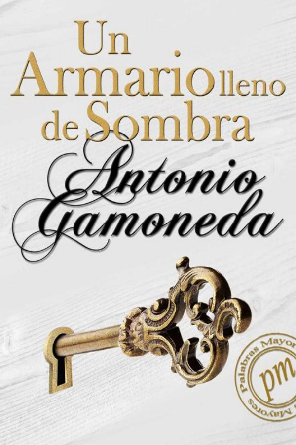Un armario lleno de sombra