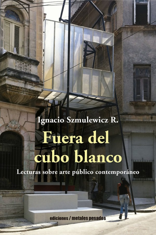 Fuera del cubo blanco